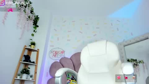 Kylie online show from February 23, 7:28 pm