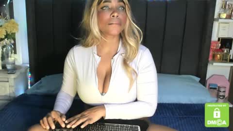 kylie white boobs online show from May 8, 9:31 pm