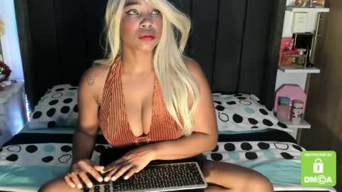 kylie white boobs online show from May 15, 9:55 pm