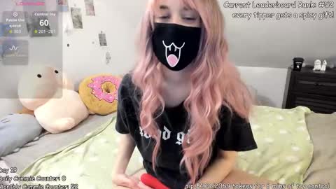 Snapshot of kyrawildofficial chatting on December 20, 1:02 am Kyra Wild online show from December 20, 1:02 am