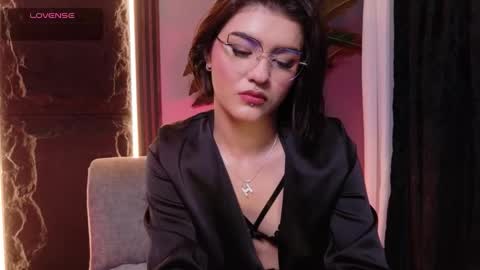 Snapshot of la_diabla_111_ chatting on October 28, 7:38 pm Karime online show from October 28, 7:38 pm