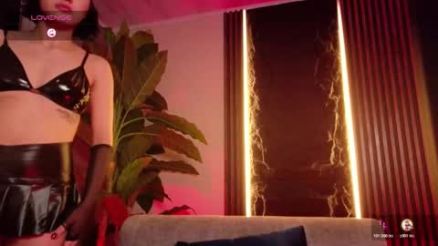 Snapshot of la_diabla_111_ chatting on November 11, 8:31 pm Karime online show from November 11, 8:31 pm