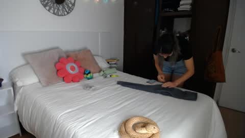 Catalina online show from April 13, 2:06 am