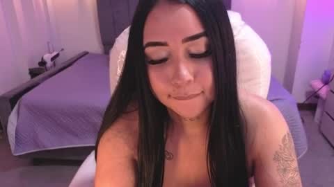 Snapshot of laara_croft chatting on June 4, 9:21 pm L A R A online show from June 4, 9:21 pm