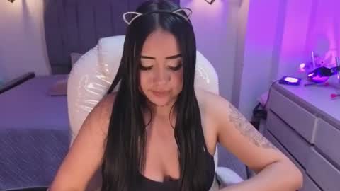 Snapshot of laara_croft chatting on June 15, 8:22 pm L A R A online show from June 15, 8:22 pm