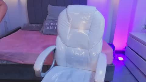 Snapshot of laara_croft chatting on July 16, 7:31 pm L A R A online show from July 16, 7:31 pm