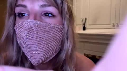 laceluxleather online show from March 4, 6:19 am