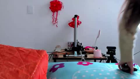 LACI LOST online show from February 25, 6:17 pm