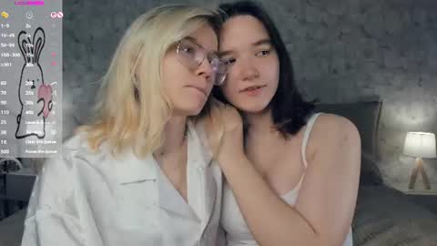 Violet and Isabel online show from August 5, 7:11 am