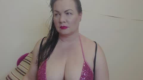 Snapshot of lady_adrianna chatting on June 28, 9:32 pm Lady Adrianna online show from June 28, 9:32 pm