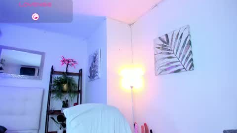 Snapshot of lady_hellen chatting on June 25, 7:18 pm online show from June 25, 7:18 pm