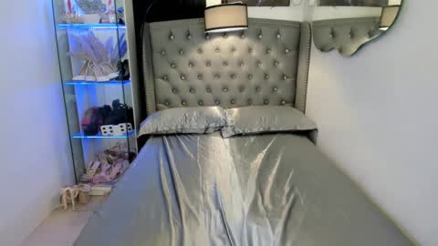 lady_moriseth online show from March 11, 10:32 am