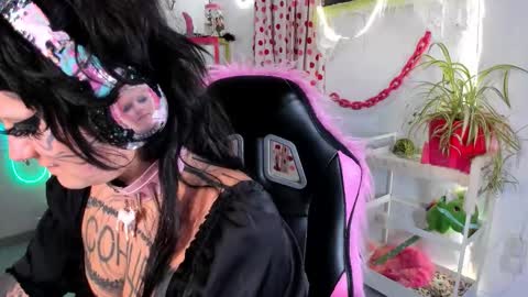 Mia online show from February 8, 9:07 pm