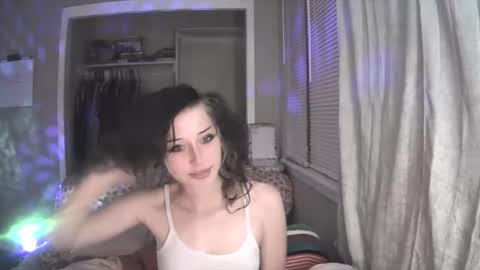 Snapshot of ladybughug chatting on December 19, 3:51 am hugbug online show from December 19, 3:51 am