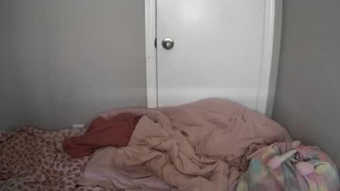 Snapshot of ladybughug chatting on January 12, 10:12 pm hugbug online show from January 12, 10:12 pm