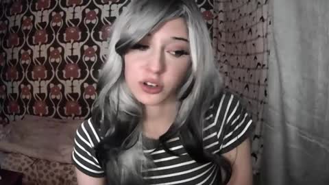 Snapshot of ladybughug chatting on January 22, 1:53 am hugbug online show from January 22, 1:53 am