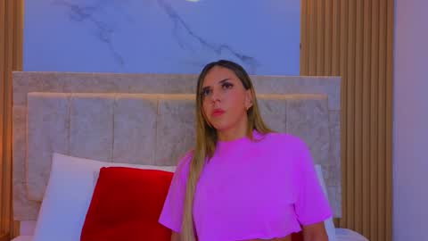 laiamilf online show from December 22, 1:24 am