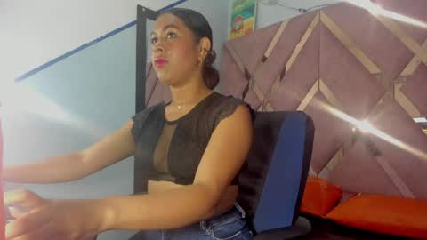 laila_5 online show from May 25, 8:59 pm