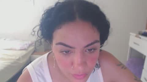 Snapshot of laila_silk chatting on June 2, 2:52 pm laila_silk online show from June 2, 2:52 pm