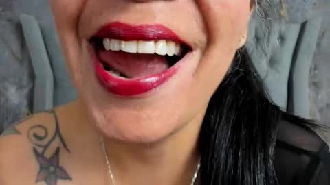 Lailacastillo online show from November 6, 11:44 am