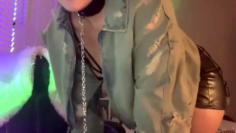 Snapshot of laineylifts chatting on January 11, 10:59 pm Lainey online show from January 11, 10:59 pm