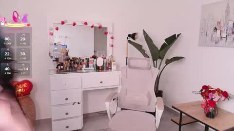 Snapshot of laira_scott chatting on February 17, 8:37 pm Laira online show from February 17, 8:37 pm