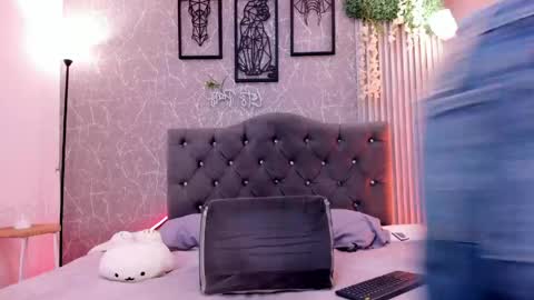 lana_gill online show from April 17, 6:33 pm