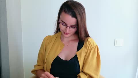 lana_gl online show from June 18, 9:14 am