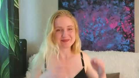 Snapshot of lanavismith chatting on July 20, 6:17 am LanaviSmith online show from July 20, 6:17 am