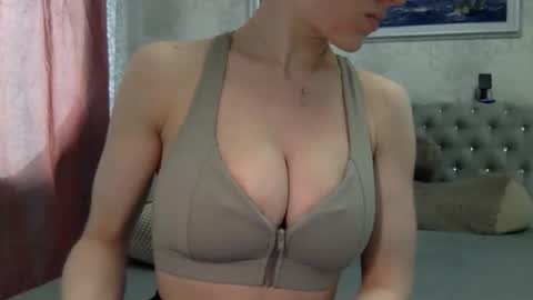 langoria online show from April 18, 10:30 am