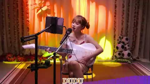 Snapshot of lankwaifong_cindy chatting on June 13, 3:32 pm lankwaifong_cindy online show from June 13, 3:32 pm