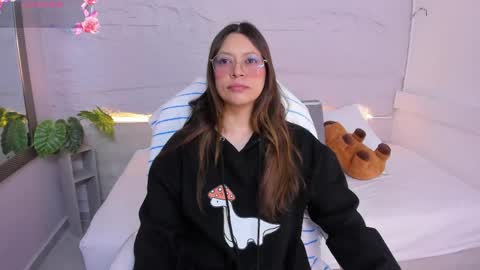 Lanna online show from April 14, 12:00 pm