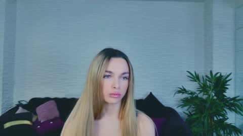 Lanna online show from April 4, 6:05 pm