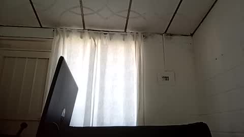 lapeligrosa_ online show from March 20, 1:16 pm