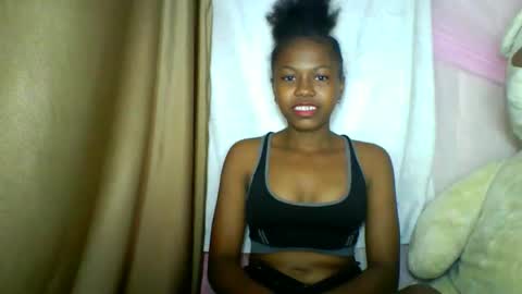 lara_belle online show from May 2, 10:59 pm