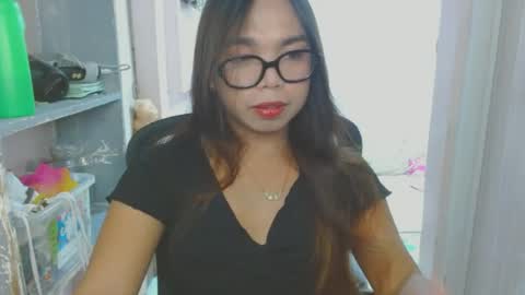 lara online show from June 29, 1:33 pm
