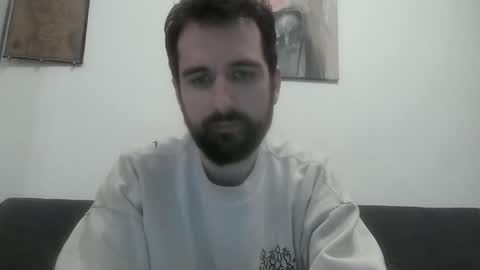 laraaan online show from November 9, 3:43 pm