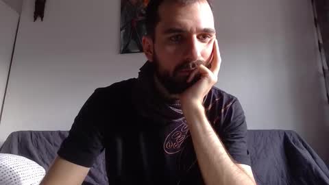 laraaan online show from December 5, 11:19 am