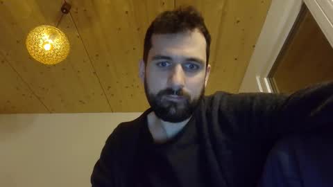 laraaan online show from March 15, 6:25 pm