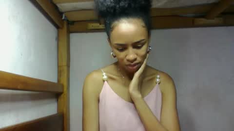 Snapshot of larah98 chatting on February 11, 6:29 am larah98 online show from February 11, 6:29 am