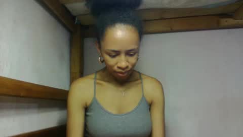 Snapshot of larah98 chatting on March 1, 4:14 am larah98 online show from March 1, 4:14 am