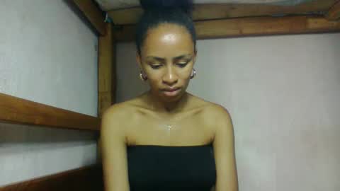 Snapshot of larah98 chatting on March 3, 6:52 am larah98 online show from March 3, 6:52 am