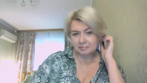 laramrs online show from November 3, 8:04 am