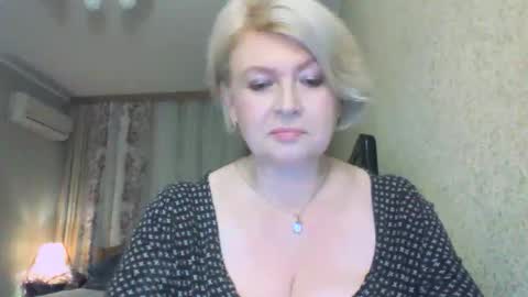 laramrs online show from December 2, 5:30 pm