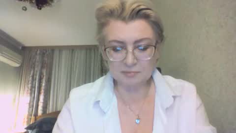 laramrs online show from December 15, 5:06 pm