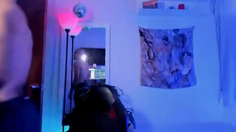 Snapshot of larry_stewart chatting on June 22, 12:24 am larry_stewart online show from June 22, 12:24 am
