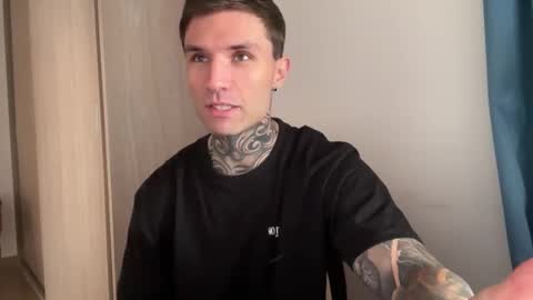 Snapshot of larsskeet chatting on June 7, 4:33 pm larsskeet online show from June 7, 4:33 pm