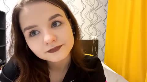 Mila online show from June 16, 11:18 pm