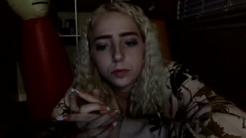 Snapshot of latenightkash chatting on February 26, 2:38 pm Roxy blue online show from February 26, 2:38 pm