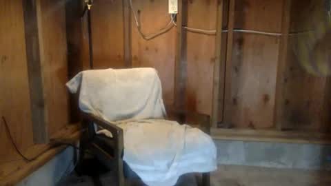 latexlluna online show from March 24, 5:01 am